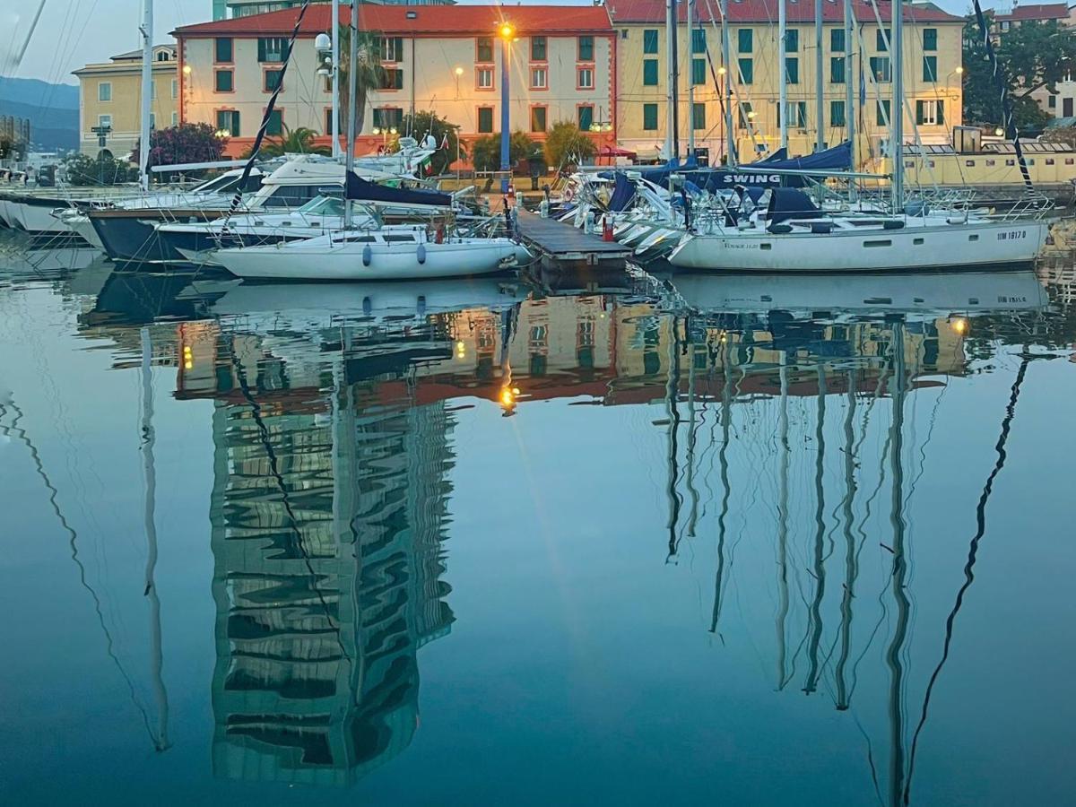 A Casa Di Pizz - Bilocale Con Parcheggio Privato Savona Exterior foto